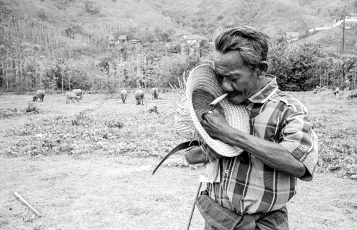 Farmer firing a cig (Kuta Lombok)