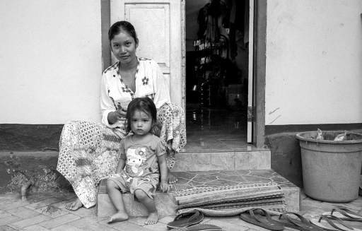 Mother and daughter (Labuhan Pandan)